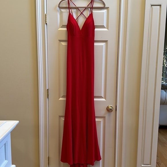 Faviana Long Mermaid Red Gown with Criss Cross Back Sz6 - Picture 2 of 14